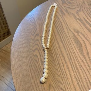 NWT Beautiful Faux Pearl Necklace